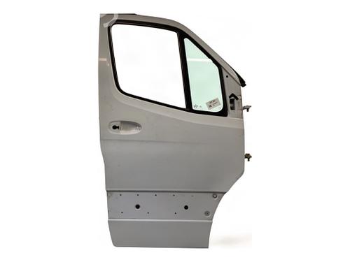 Used Right front door Right front door MERCEDES-BENZ SPRINTER 3,5-t Van (B907, B910) eSPRINTER (910.633) (116 hp) 40490028 40490028