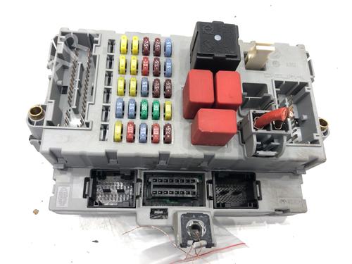 Used Fuse box Fuse box 39294375 39294375