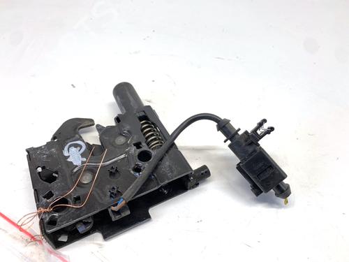 hood-lock-audi-a4-b9-8w2-8wc-2015-39334694 main image