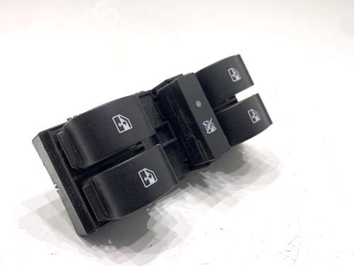 switch-fiat-tipo-hatchback-356_-357_-2016-39321959 main image