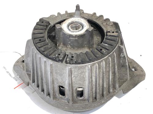 Used Engine mount Engine mount MERCEDES-BENZ CLS (C218) CLS 350 CDI / d (218.323) (265 hp) 39295809 39295809