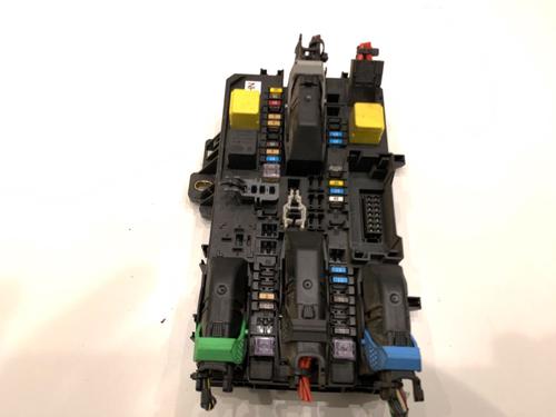 Used Fuse box Fuse box 39346164 39346164
