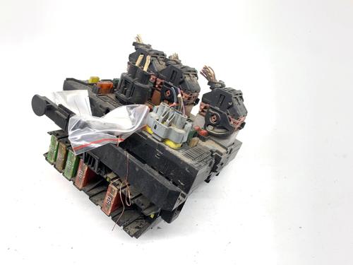Used Fuse box Fuse box 39337282 39337282