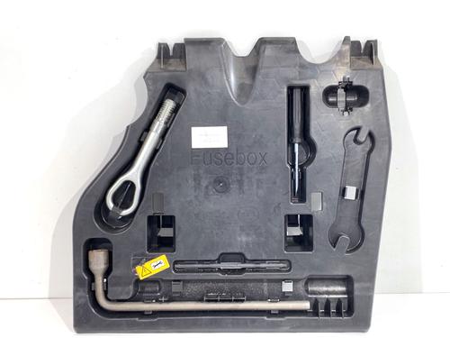 jack-kit-mercedes-benz-sprinter-35-t-tourer-bus-b907-2018-39353657 main image