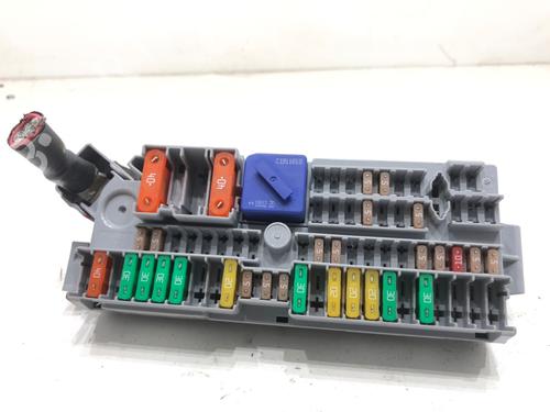 Used Fuse box Fuse box 39297484 39297484