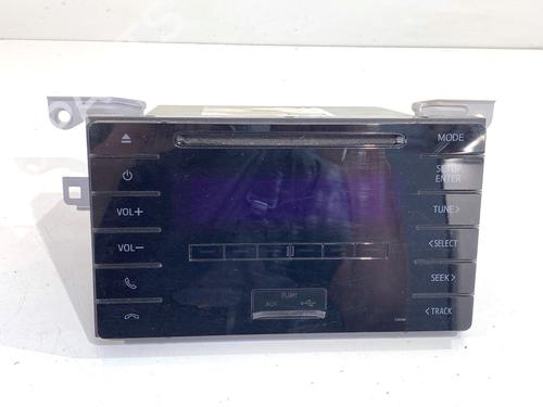 Used Radio Radio TOYOTA AURIS (_E18_) 1.3 Dual-VVTi (NRE180_, NRE180R) (99 hp) 39339548 39339548