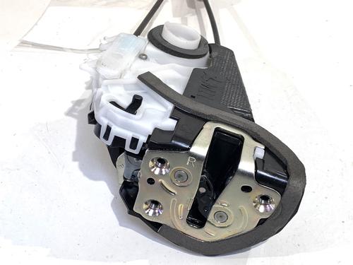 Used Rear right lock Rear right lock TOYOTA YARIS (_P21_, _PA1_, _PH1_) 1.5 (MXPA11) (125 hp) 39334144 39334144