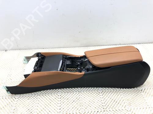 Midtkonsoll Midtkonsoll BMW 5 (G30, F90) 520 d xDrive (190 hp) 39703403 39703403