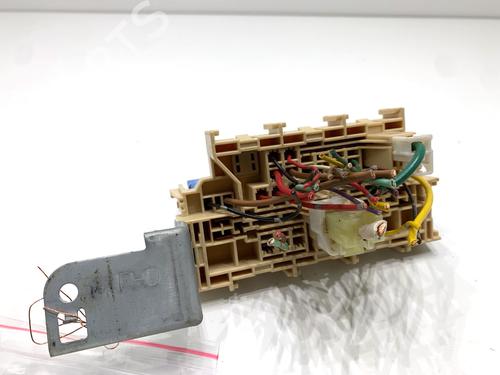 Used Fuse box Fuse box 39343239 39343239