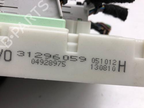 Fuse box VOLVO V40 Hatchback (525) D2 | BP40489290E1 - Image 4