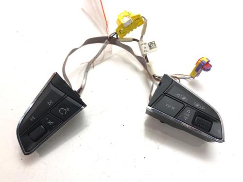 Used Steering wheel controls Steering wheel controls 39280875 39280875