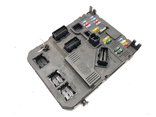 Used Fuse box Fuse box 39293640 39293640