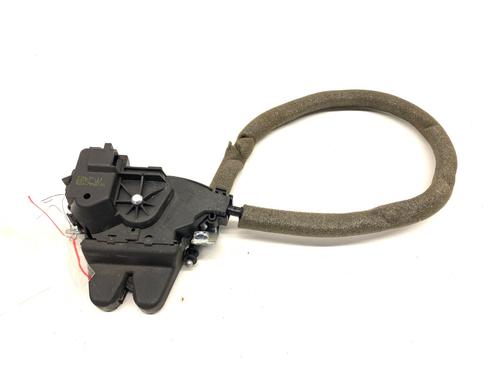tailgate-lock-mercedes-benz-e-class-w212-2009-2010-2011-2012-2013-2014-2015-2016-39338426 main image
