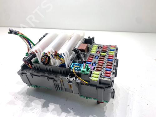 Used Fuse box Fuse box 39326083 39326083