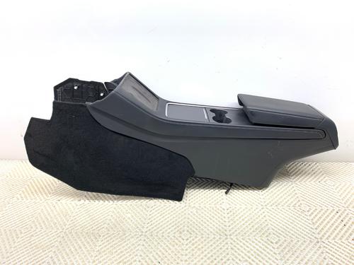 middle-console-tesla-model-y-5yjy-2019-39336046 main image