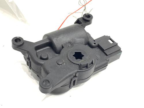 Used Heater blower motor Heater blower motor VW GOLF VII (5G1, BQ1, BE1, BE2) 1.6 TDI (105 hp) 39300640 39300640