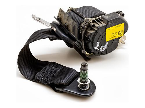 rear-right-seatbelt-alfa-romeo-giulia-952_-2015-39358494 main image