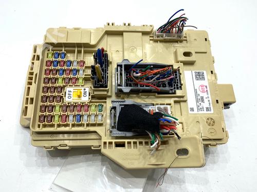 Used Fuse box Fuse box 39308814 39308814