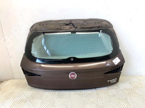 tailgate-fiat-tipo-hatchback-356_-357_-2016-39352626 main image