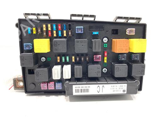Used Fuse box Fuse box 39299817 39299817