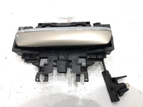 front-left-exterior-door-handle-audi-a8-d3-4e2-4e8-2002-2003-2004-2005-2006-2007-2008-2009-2010-39284517 main image