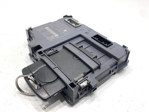 Used Switch Switch RENAULT CLIO IV (BH_) 1.5 dCi 75 (75 hp) 39340032 39340032