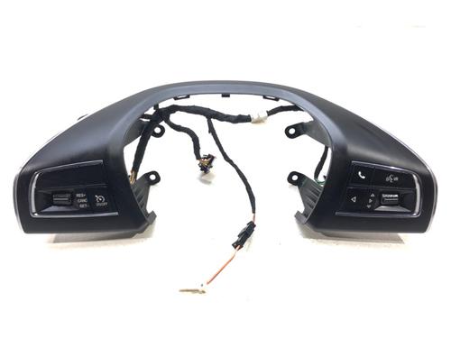 steering-wheel-controls-maserati-quattroporte-vi-2012-39269846 main image