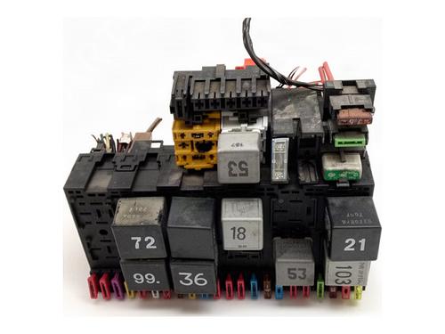 Used Fuse box Fuse box 39602807 39602807