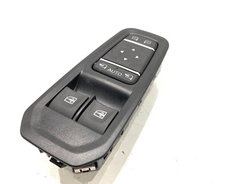 switch-renault-trafic-iii-van-fg_-2014-39337567 main image