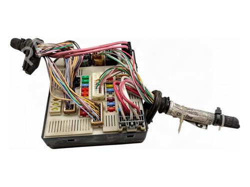 Used Fuse box Fuse box RENAULT LAGUNA III (BT0/1) 2.0 dCi (BT07, BT0J, BT14, BT1A, BT1S) (131 hp) 40056952 40056952