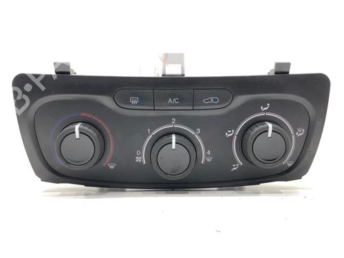 climate-control-fiat-tipo-hatchback-356_-357_-2016-39279801 main image