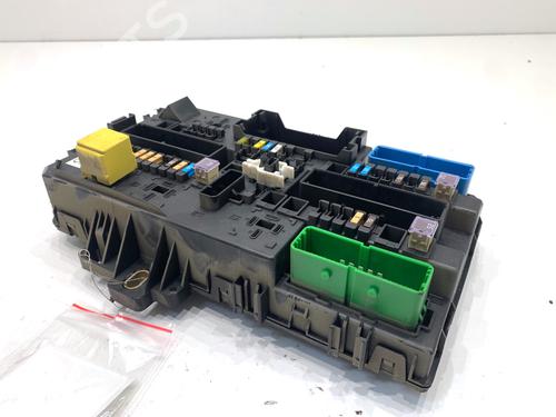 Used Fuse box Fuse box 39347142 39347142