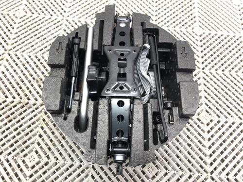 jack-kit-skoda-kamiq-nw4-2019-39312316 main image