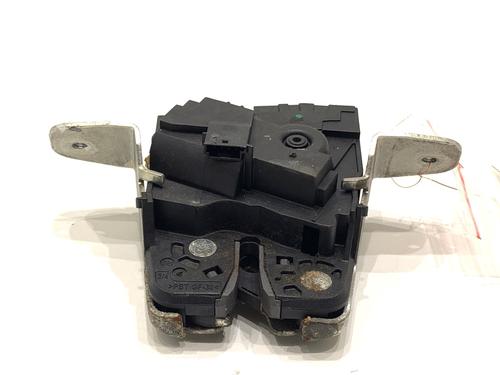tailgate-lock-mercedes-benz-e-class-t-model-s212-2009-2010-2011-2012-2013-2014-2015-2016-39348450 main image