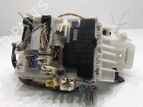 Used Fuse box Fuse box 39299520 39299520