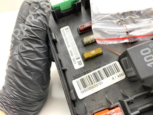 Fuse box AUDI Q3 (8UB, 8UG) 2.0 TFSI quattro | BP39354702E1 - Image 5