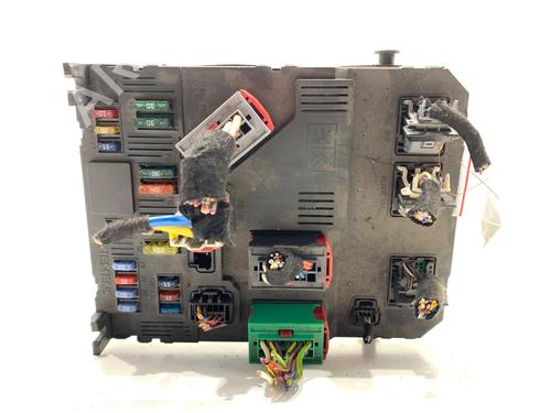 Used Fuse box Fuse box 39301045 39301045