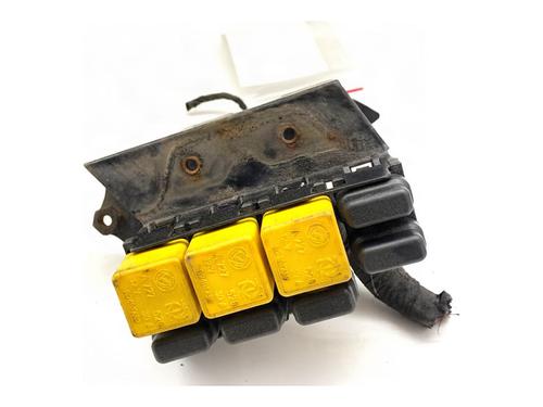 Used Fuse box Fuse box 39362386 39362386