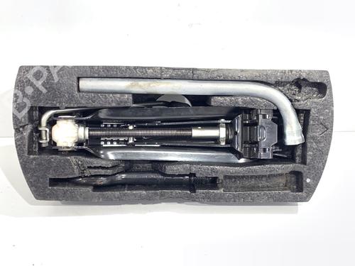 jack-kit-vw-golf-vi-variant-aj5-2009-2010-2011-2012-2013-2014-39346978 main image