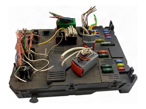 Used Fuse box Fuse box 39454696 39454696