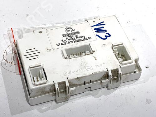 Used Fuse box Fuse box 39304987 39304987