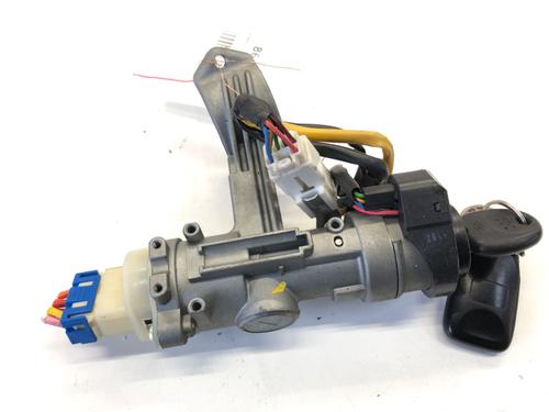 Used Switch Switch HYUNDAI TUCSON (JM) 2.0 CRDi (136 hp) 39331101 39331101
