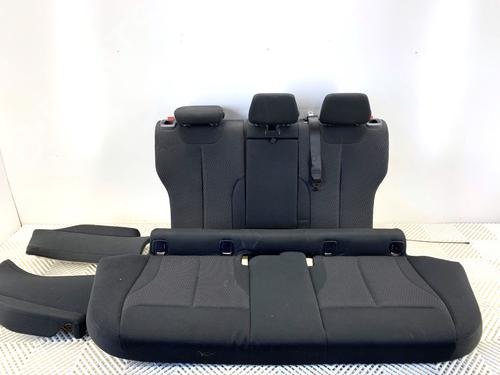 Sæde bagtil (2. række) Sæde bagtil (2. række) 39315636 39315636