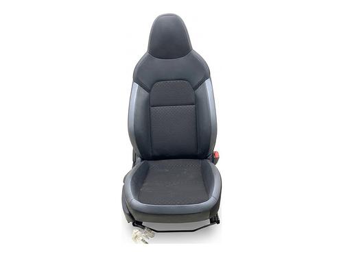 right-front-seat-nissan-juke-f16_-2019-39356216 main image