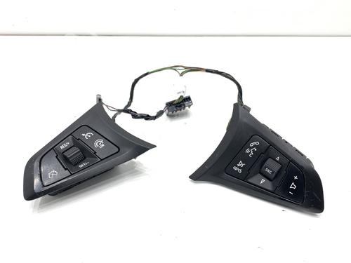 steering-wheel-controls-opel-corsa-e-x15-2014-39308468 main image