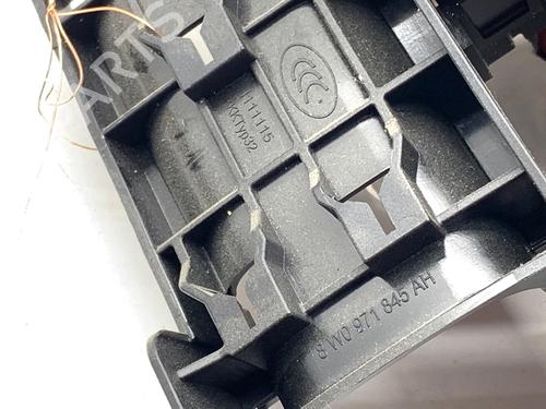 Fuse box AUDI A4 Allroad B9 (8WH, 8WJ) 2.0 TDI quattro | BP39333725E1 - Image 3