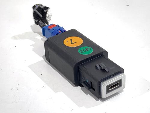 Used Electronic module Electronic module PEUGEOT 308 SW III (FC_, FJ_, FR_, F4_, FN_) PureTech 130 (FRHNSL, FRHNST) (131 hp) 39305226 39305226