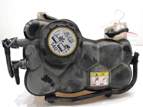 expansion-tank-jaguar-f-pace-x761-2015-39317919 main image