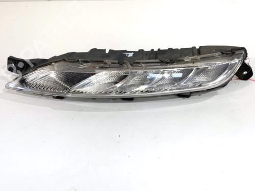Used Left daytime light Left daytime light 39348537 39348537