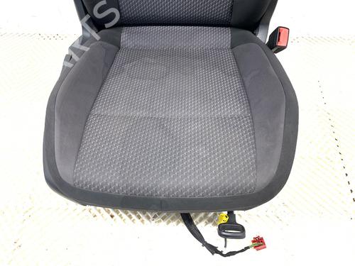 Right front seat VW PASSAT B8 Variant (3G5, CB5) 2.0 TDI | BP39353180C16 - Image 3
